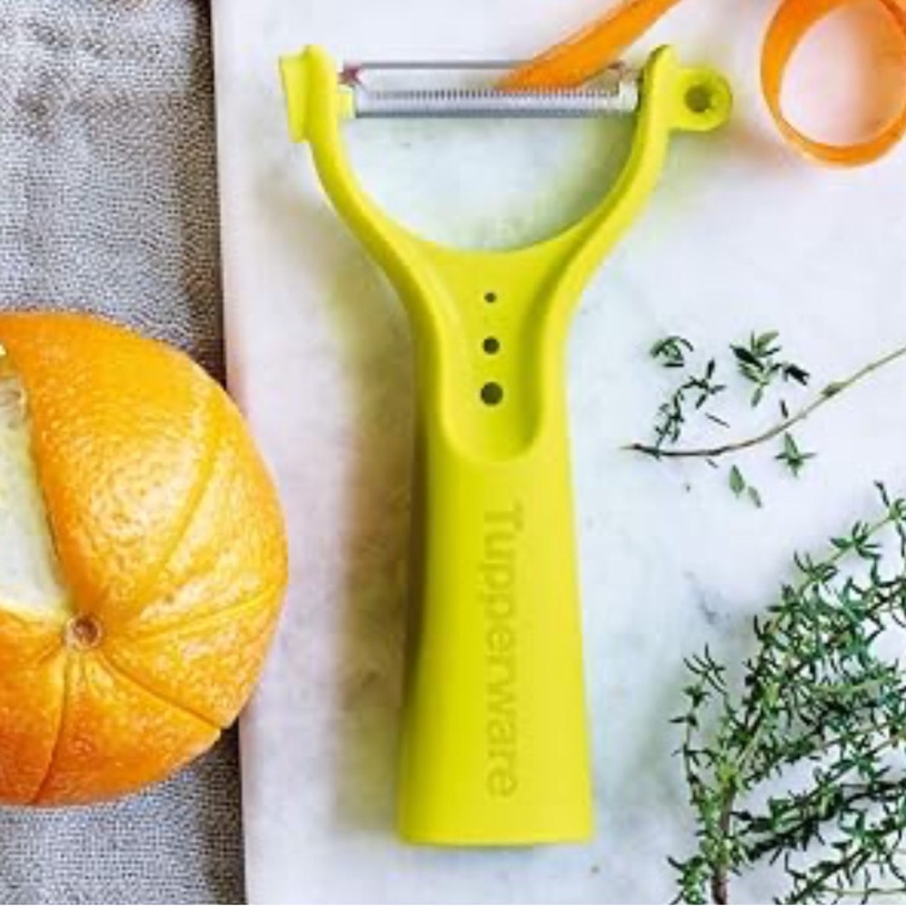 Tupperware Yellow Peeler 5-1 Tool